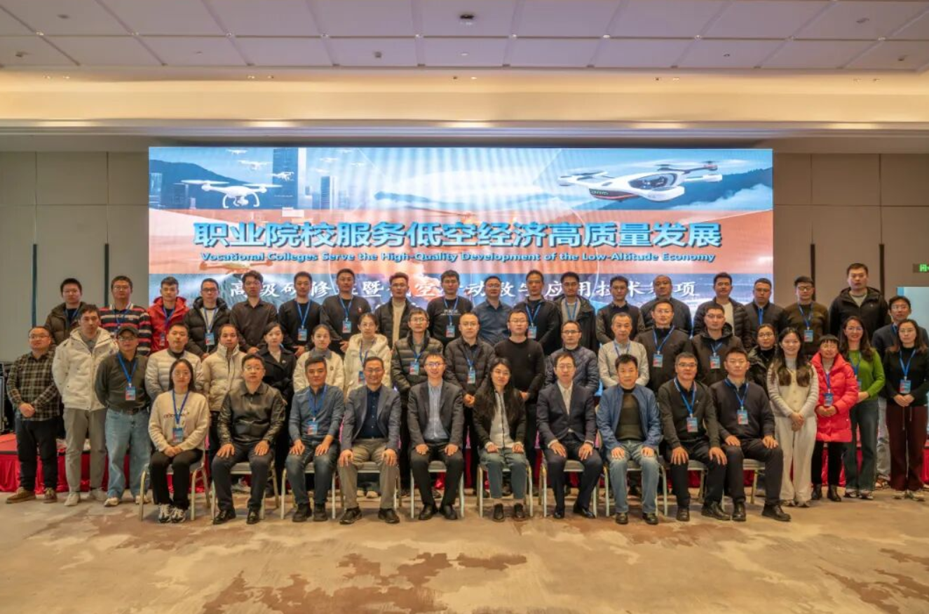 六自由度運(yùn)動平臺——為低空經(jīng)濟(jì)高質(zhì)量發(fā)展注入核心動力